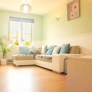 Welcome Twin Bedroom Near Heathrow Airport, London Homestay Yiewsley