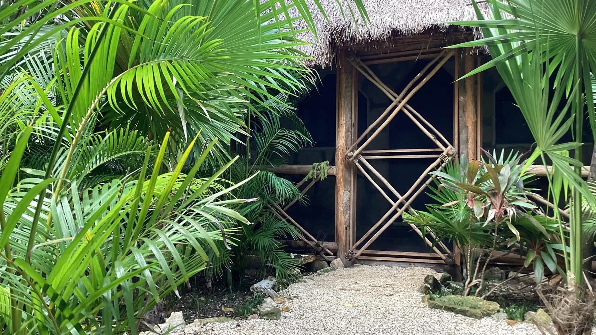 Lodge Yaxchen Tulum Cabanas & Cenote
